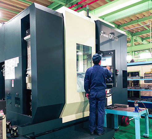 five-axis-machining-center